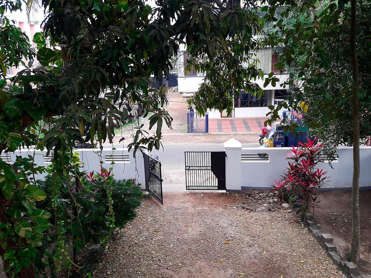 Aham Yoga Nest Bed and Breakfast Alappuzha Exterior foto